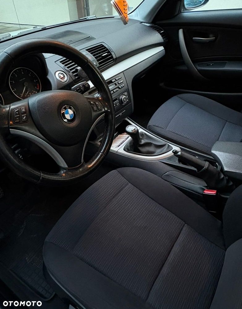 BMW Seria 1 2008 photo 4