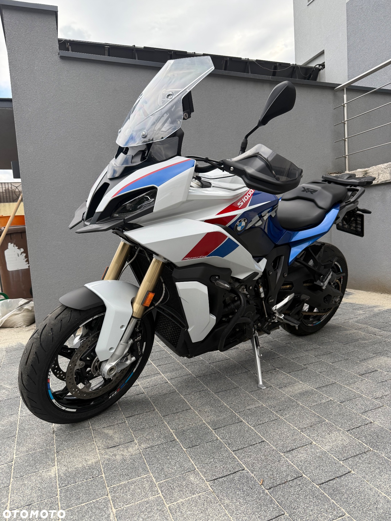 BMW S - 9
