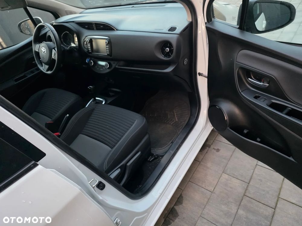 Toyota Yaris 1.5 - 25