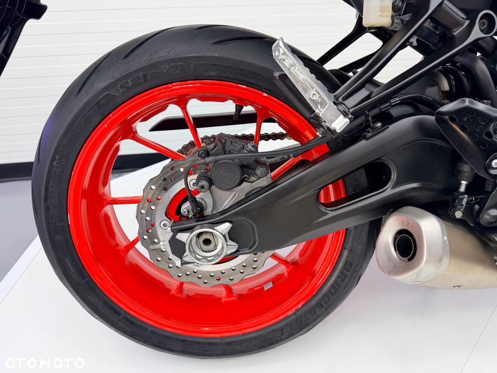 Yamaha MT - 28