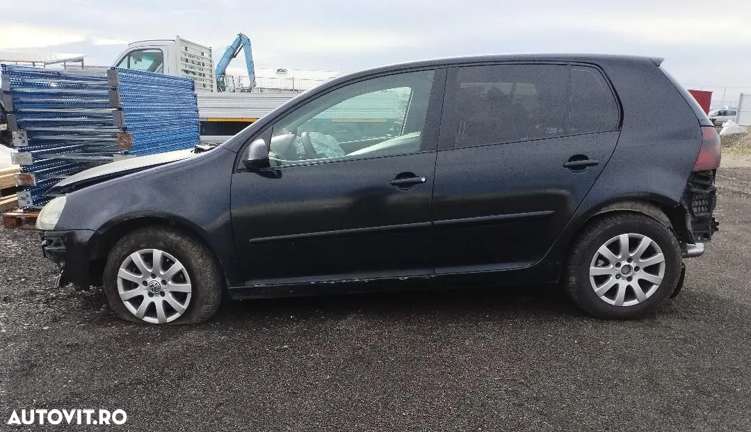 Dezmembram VW Golf V - 4