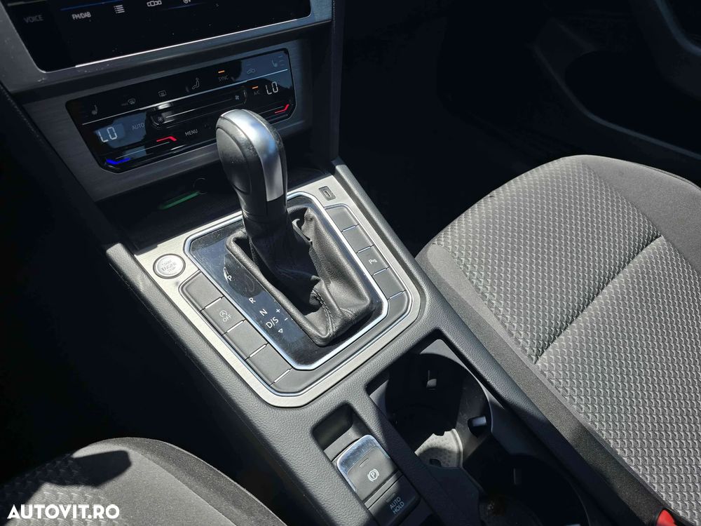 Volkswagen Passat - 14