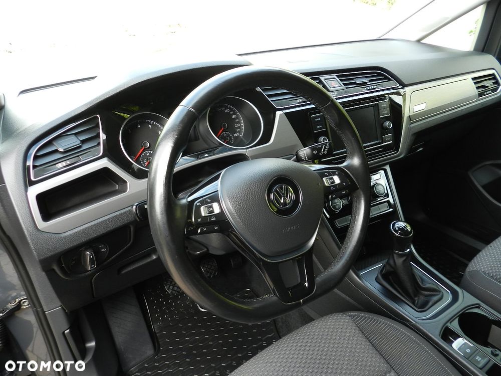 Volkswagen Touran - 5