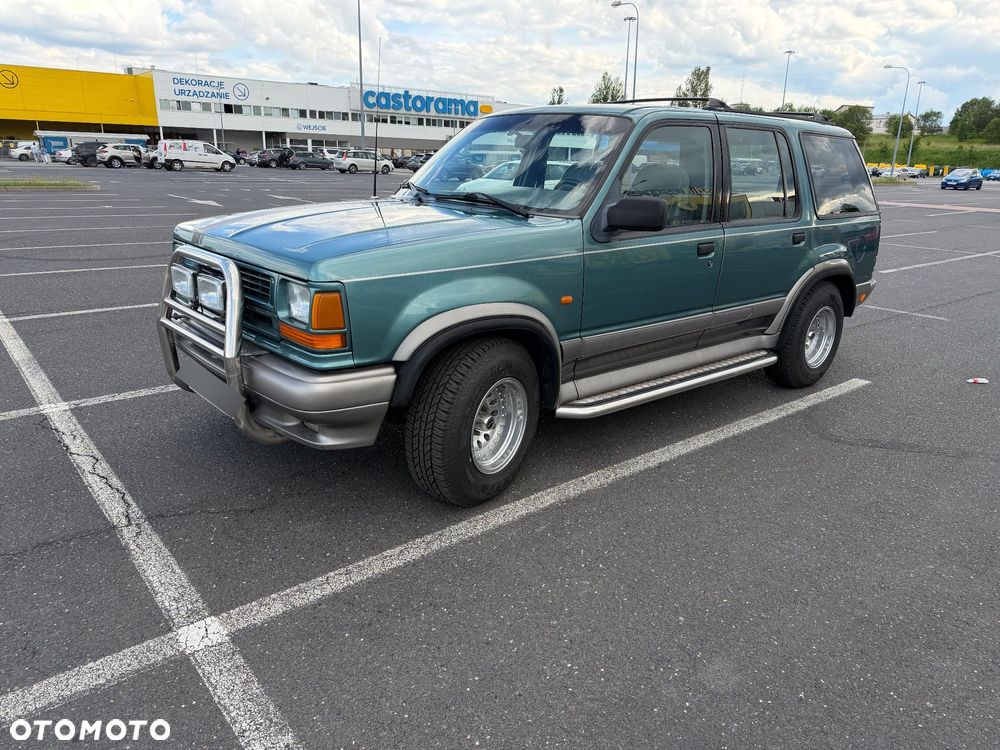 Ford Explorer Standard - 2