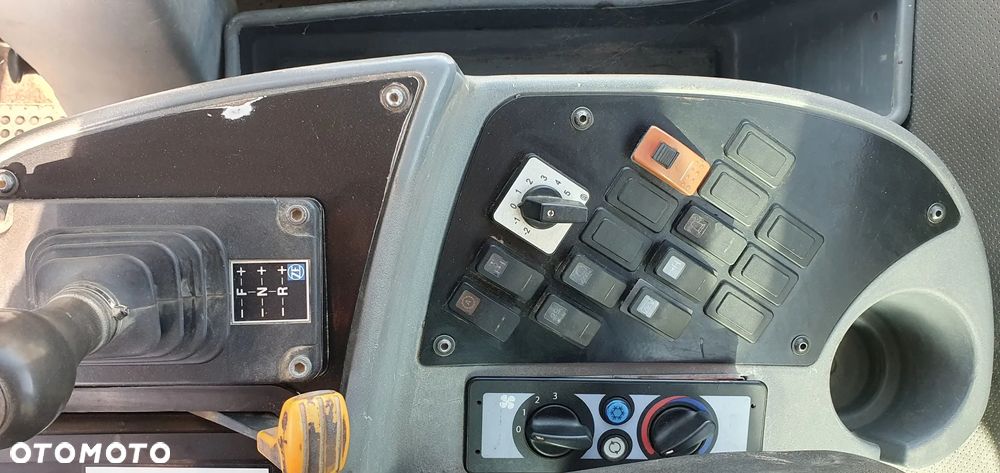 New Holland F106.7A - 9