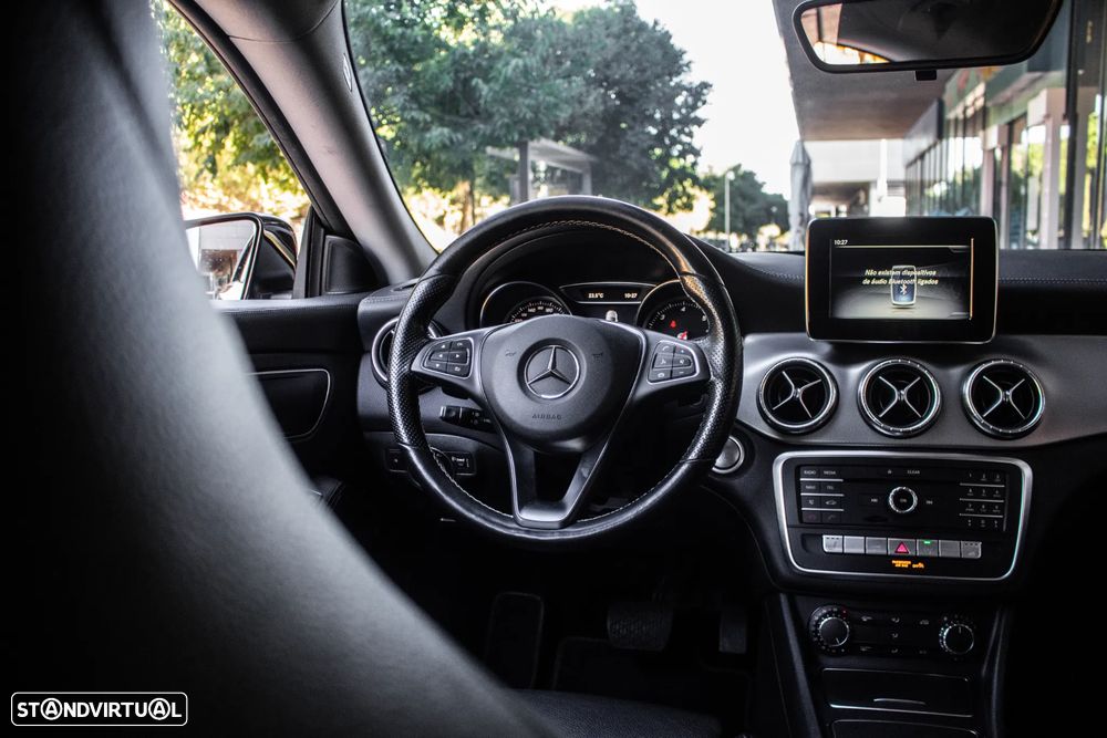 Mercedes-Benz CLA 200 d 4Matic 7G-DCT - 26