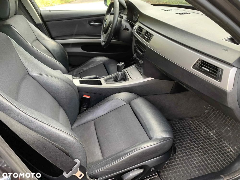 BMW Seria 3 320d DPF Touring Edition Fleet - 18