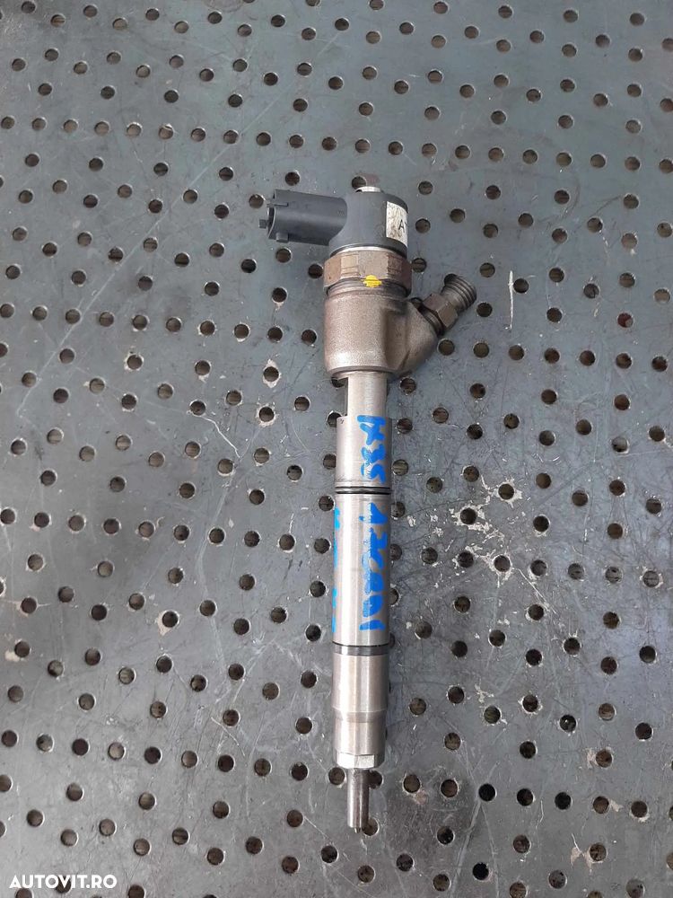 injector 1.7 crdi d4fd hyundai ix35  tucson i40 kia sportage  0445110411  33800-2a800 - 1