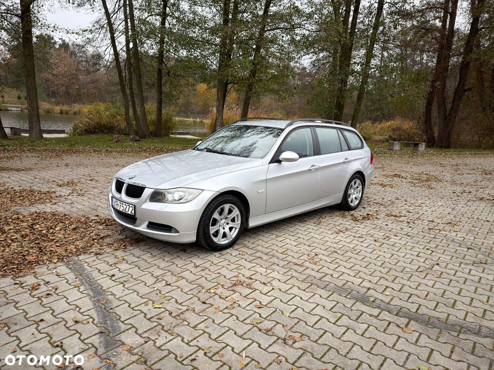 BMW Seria 3 318i Touring - 1