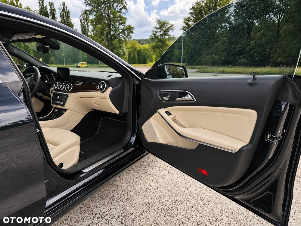 Mercedes-Benz CLA 250 4-Matic - 16