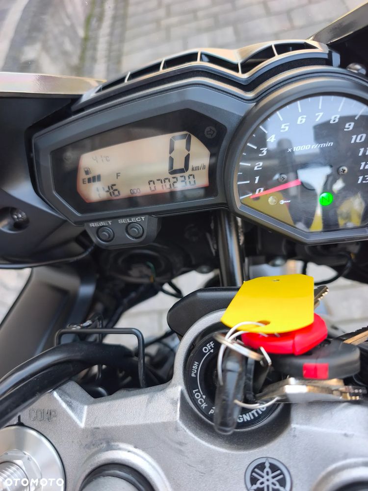 Yamaha FZ - 21