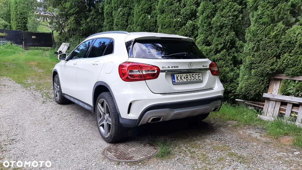 Mercedes-Benz GLA 250 4Matic 7G-DCT - 3