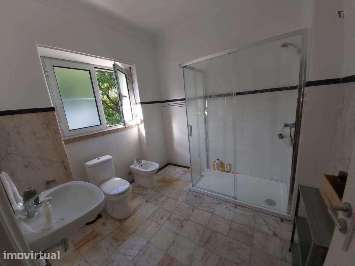 Quarto - localizado em Oeiras Lisbon - Grande imagem: 5/25