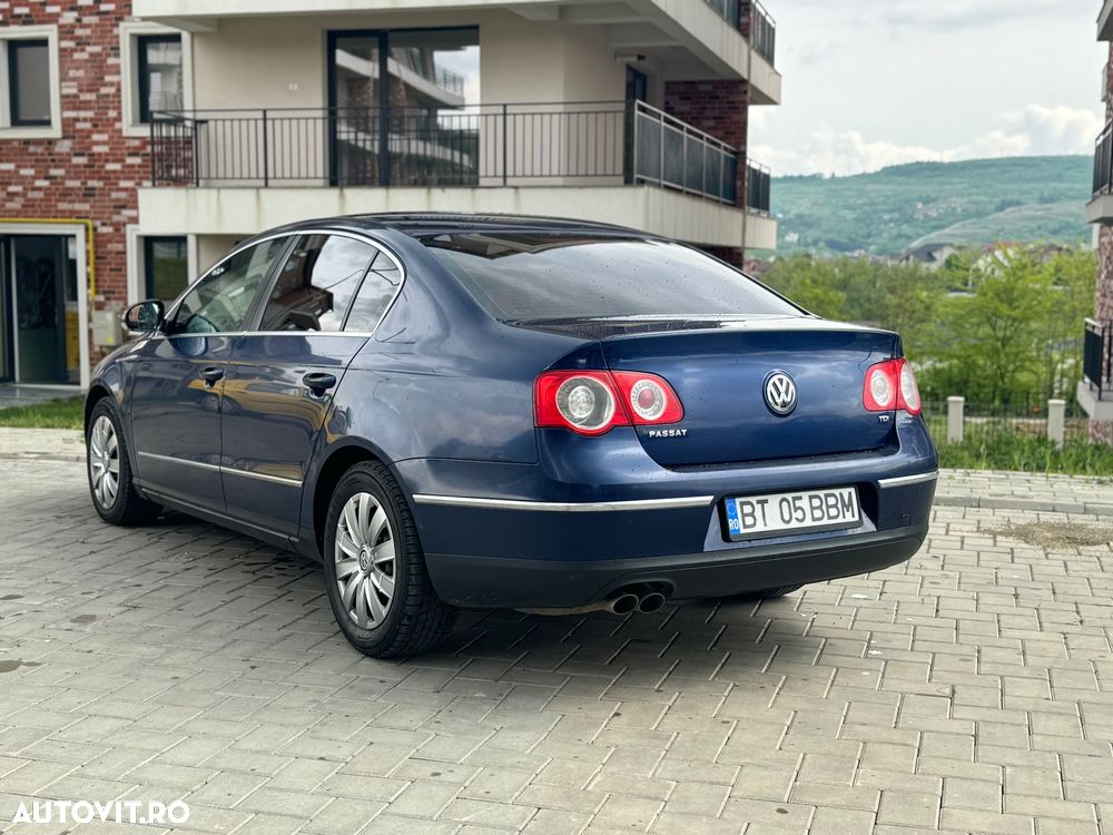 Volkswagen Passat 2.0TDI Trendline DPF Bluemotion Technology - 2