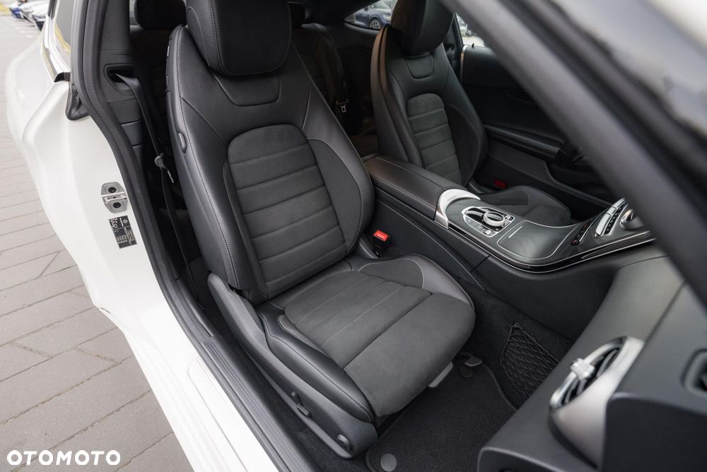 Mercedes-Benz Klasa C 300 9G-TRONIC - 15