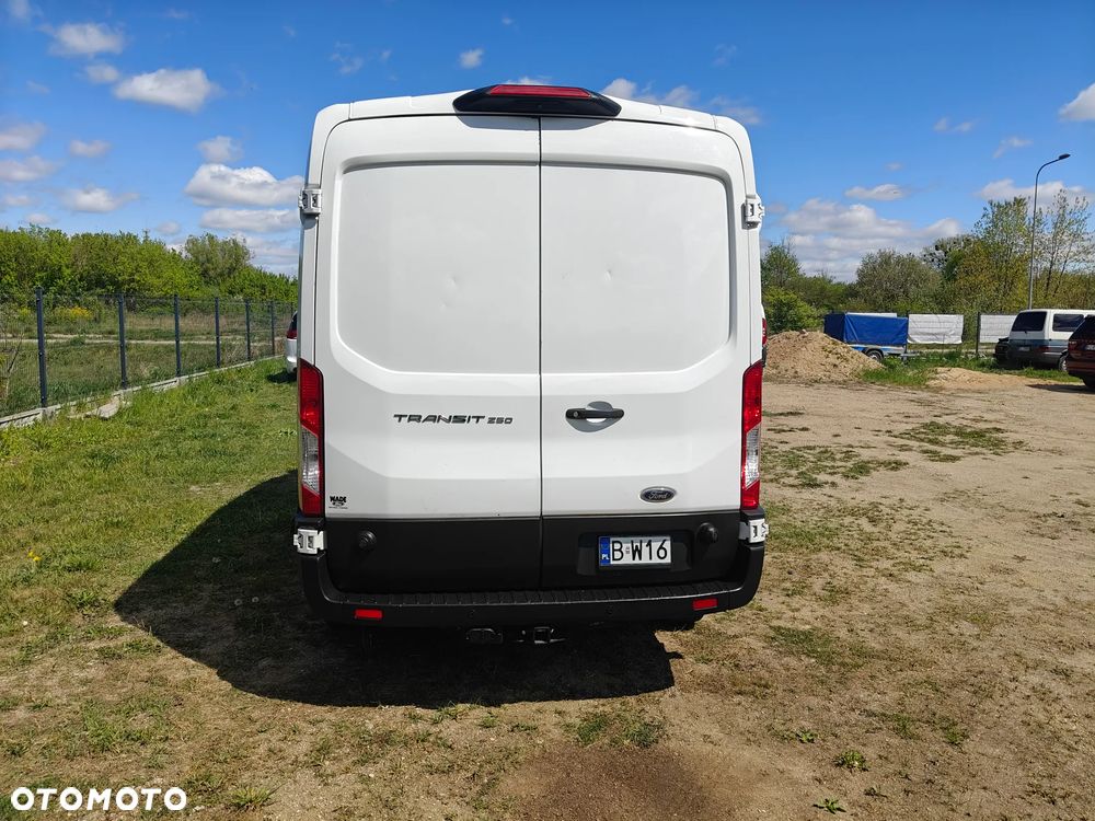 Ford Transit-250 - 7