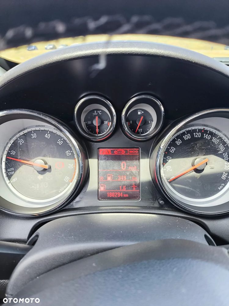 Opel Astra IV GTC 1.4 T Sport EU6 - 4