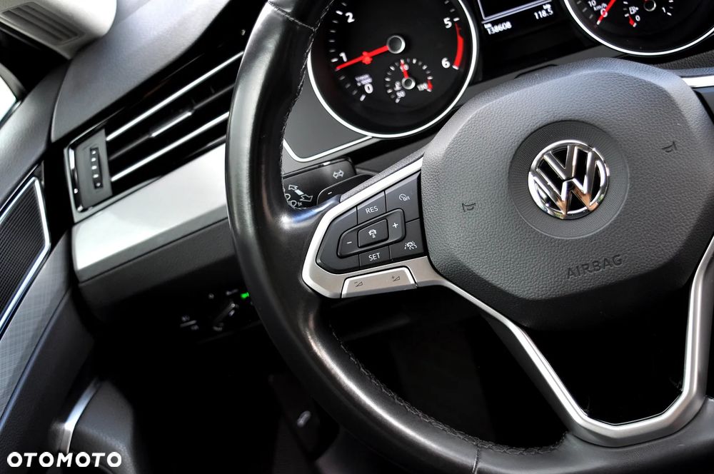 Volkswagen Passat 2.0 TDI EVO Business DSG - 25