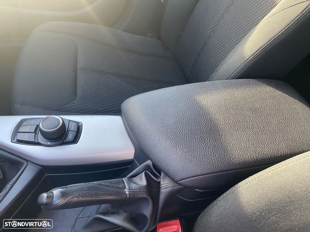BMW 116 d EDynamics Advantage — fotografia 17