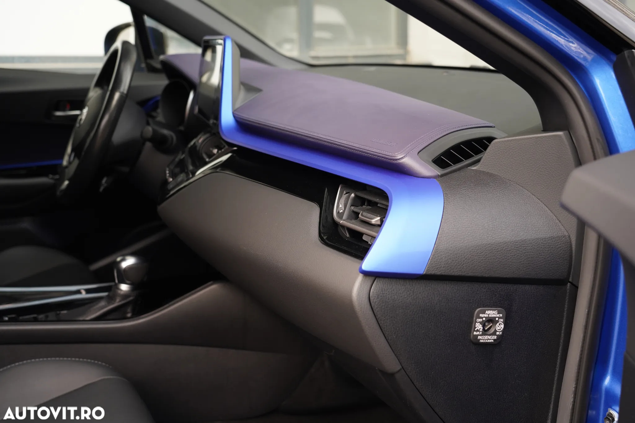 Toyota C-HR Hybrid Style Selection - 7