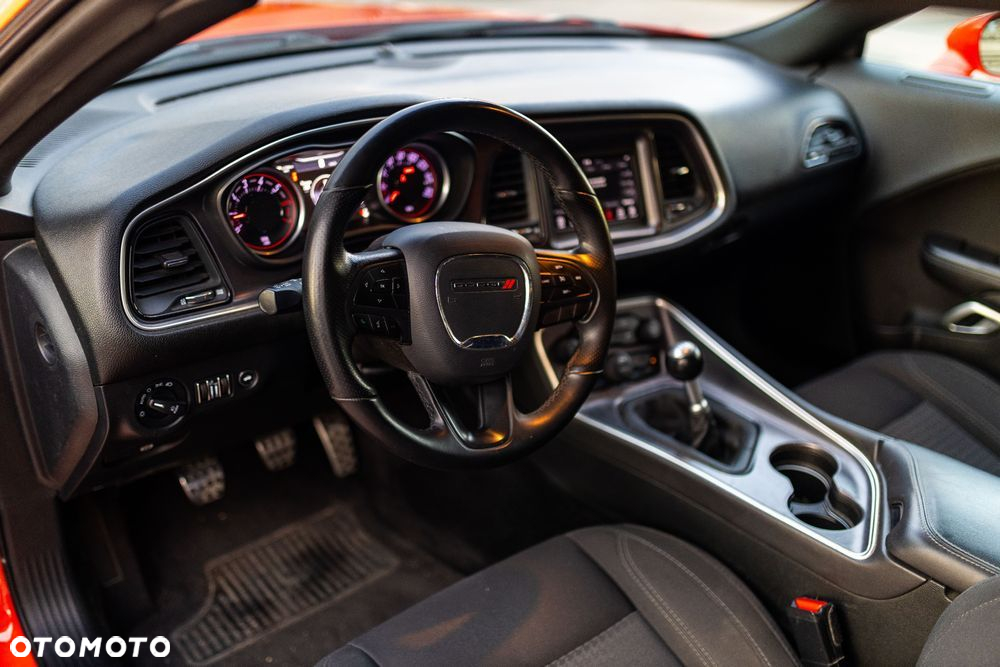 Dodge Challenger - 9