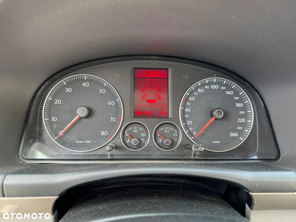Volkswagen Touran - 18