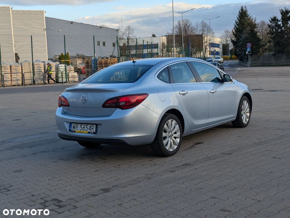 Opel Astra 1.6 Cosmo - 4