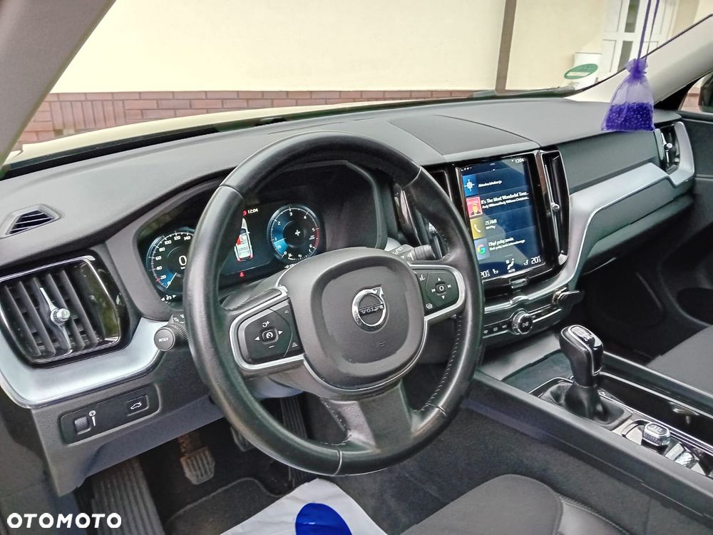 Volvo XC 60 D3 Momentum Pro - 26