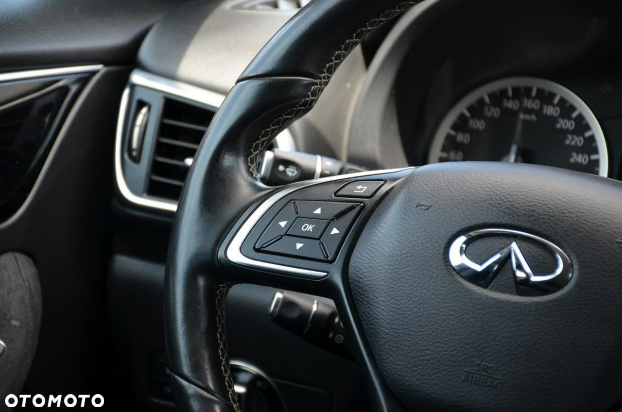 Infiniti Q30 - 16