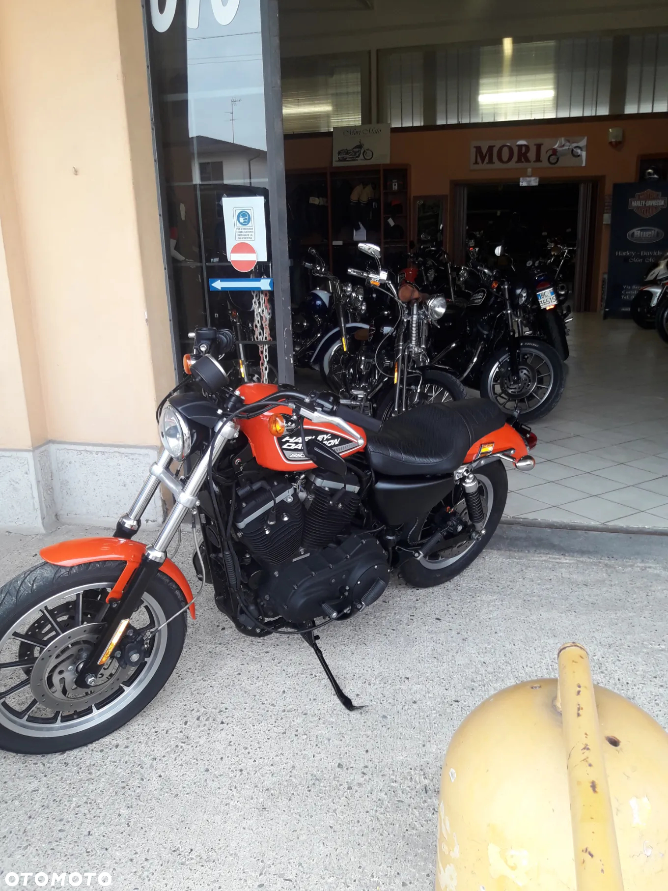 Harley-Davidson Sportster Roadster 883R - 3