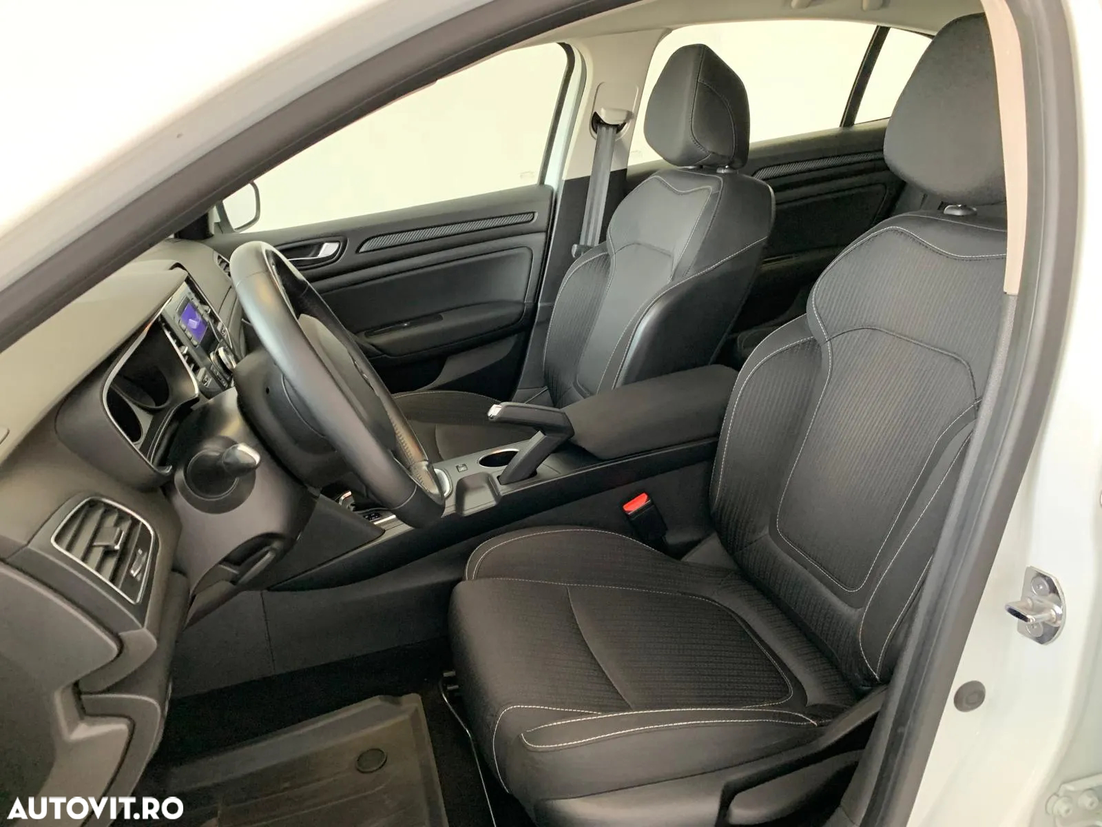 Renault Megane TCe EDC Zen - 9