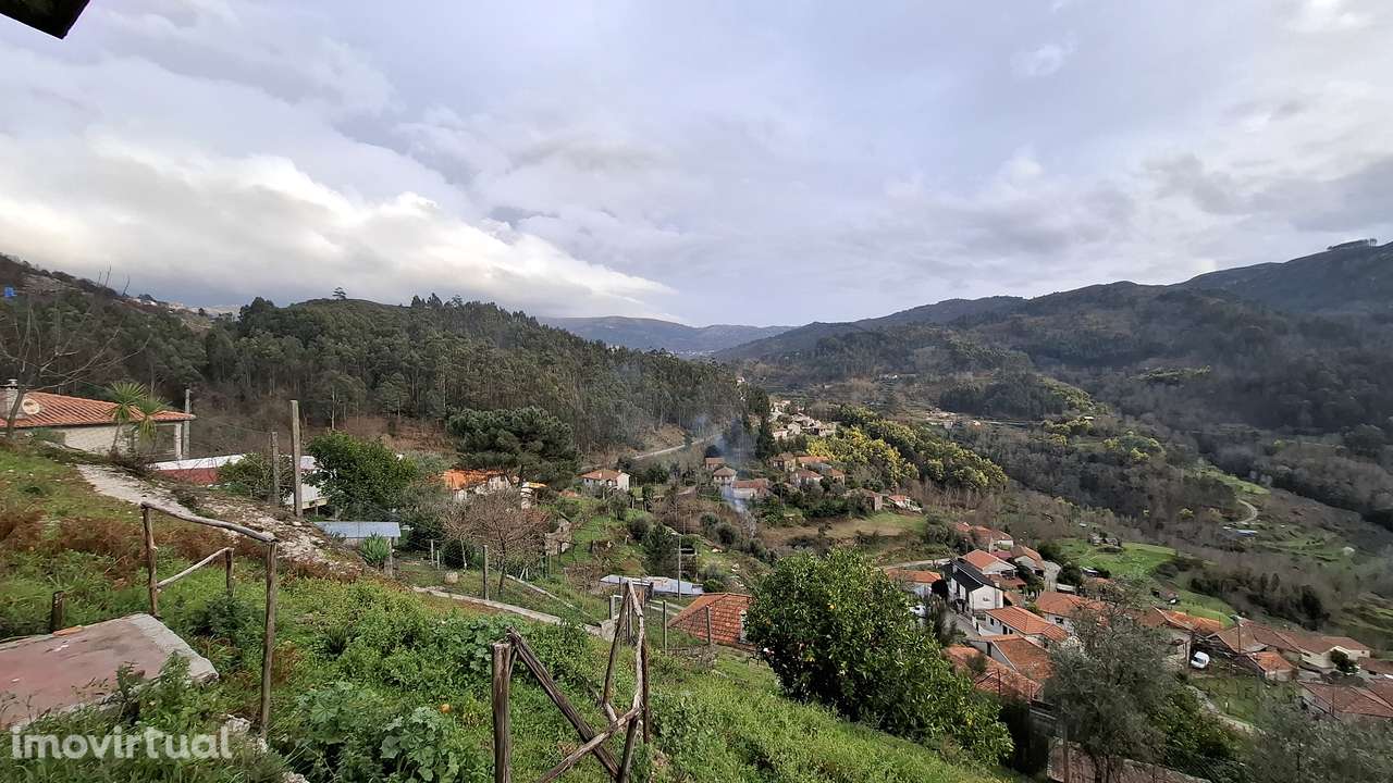 Moradia em pedra para restauro com aproximadamente 500m2 de terreno. - Grande imagem: 2/14