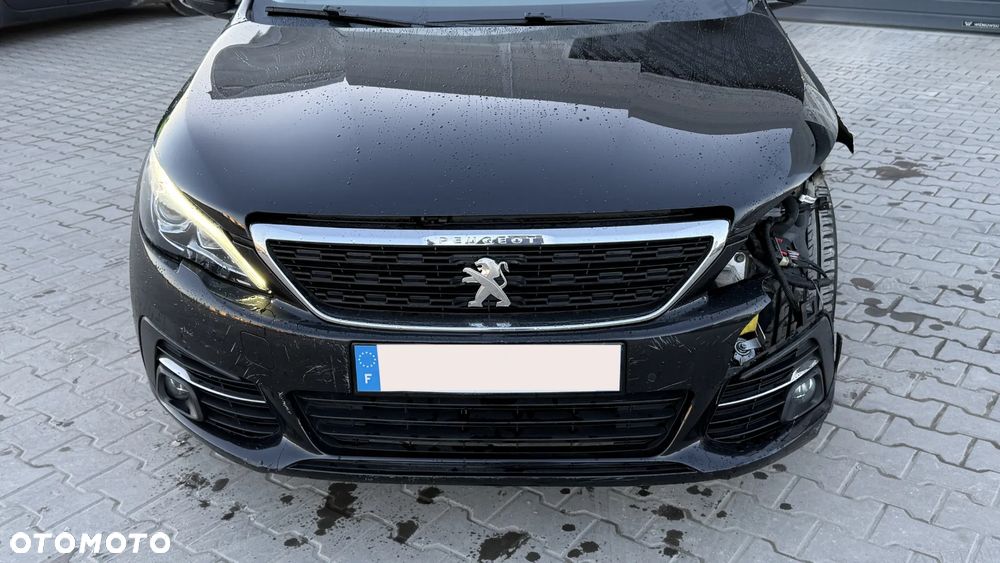 Peugeot 308 - 8