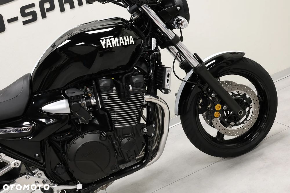 Yamaha XJR - 12