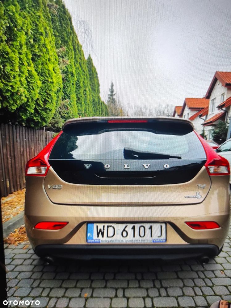 Volvo V40 T5 Drive-E Kinetic - 1