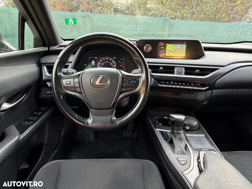 Lexus UX 250h - 10