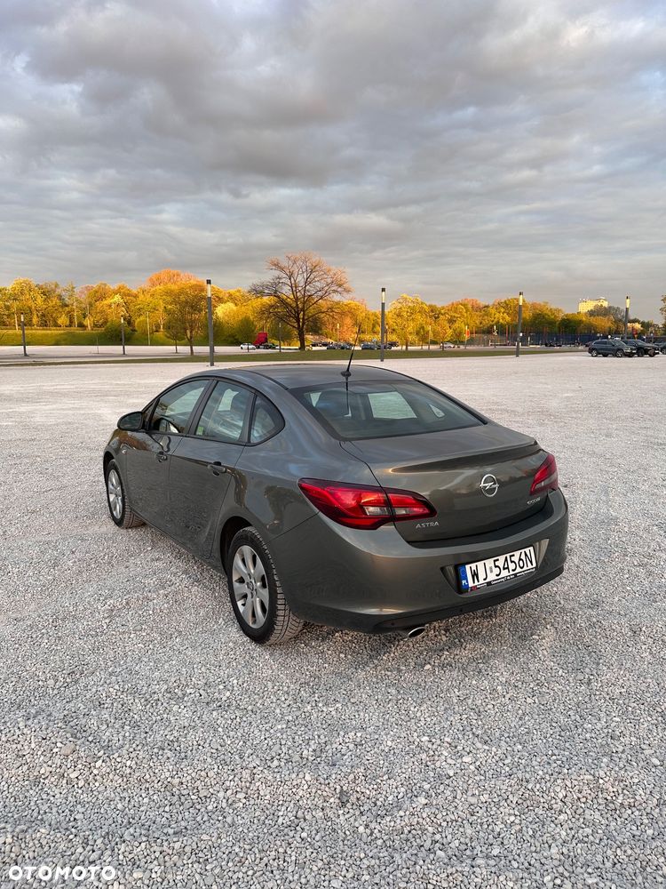 Opel Astra 1.4 T Active - 4