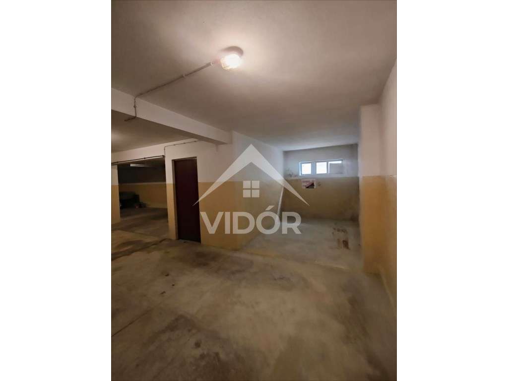 Garagem Bernardim Ribeiro junto a Circunvalação - Grande imagem: 2/4