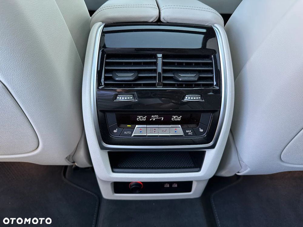 BMW X7 M60i xDrive mHEV sport - 25