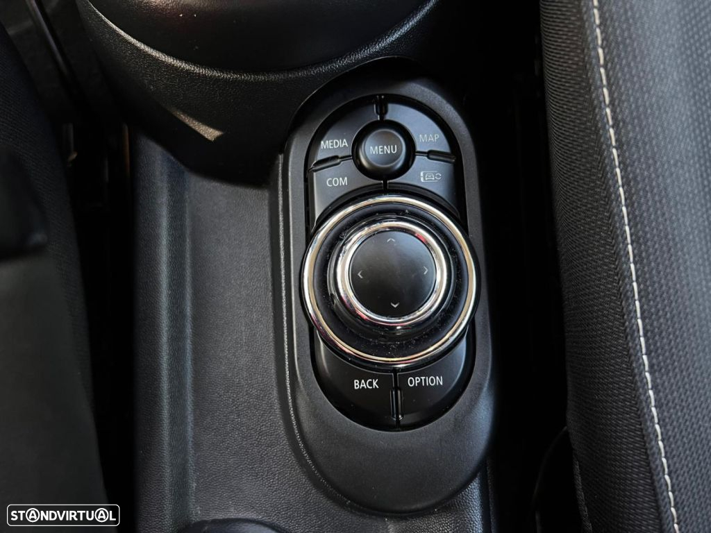 MINI 3 Portas Cooper Essential - 20