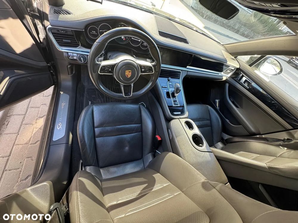 Porsche Panamera 4S - 5