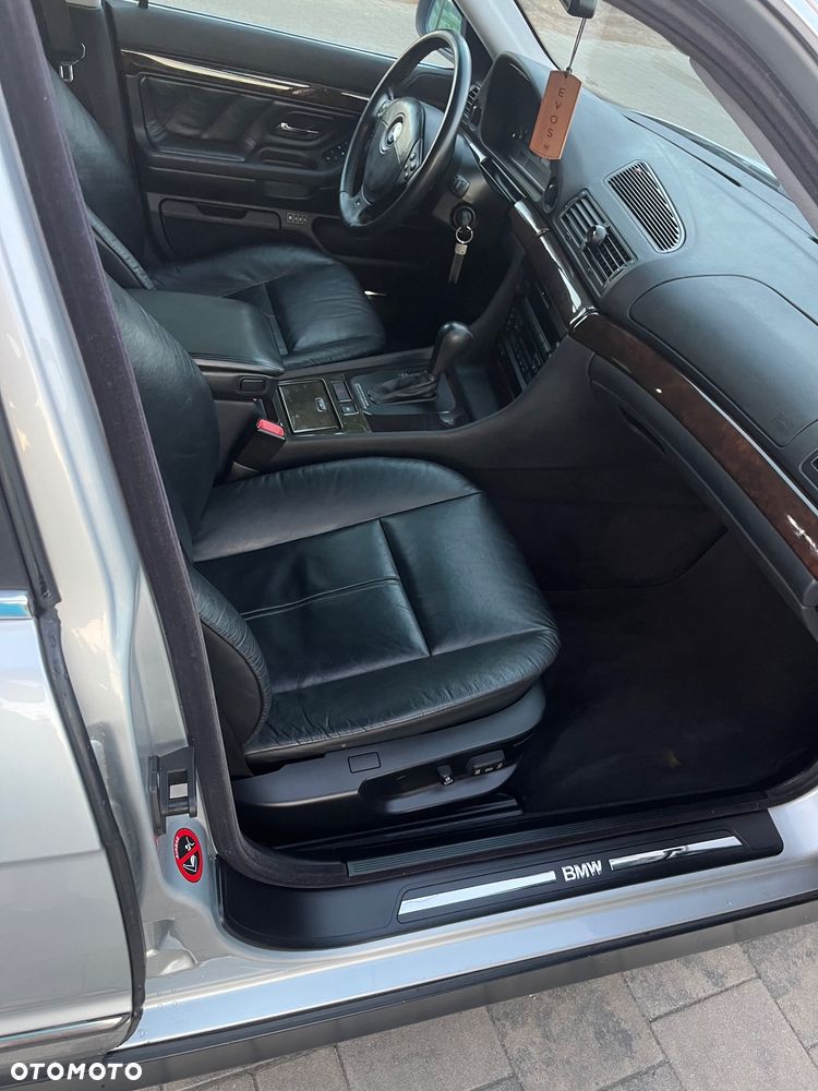 BMW Seria 7 735i L - 21