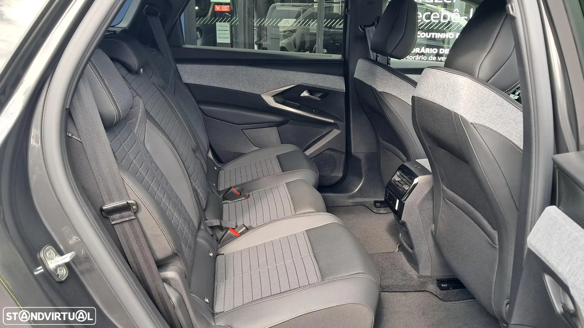 Peugeot E-5008 73 kWh Allure - 15