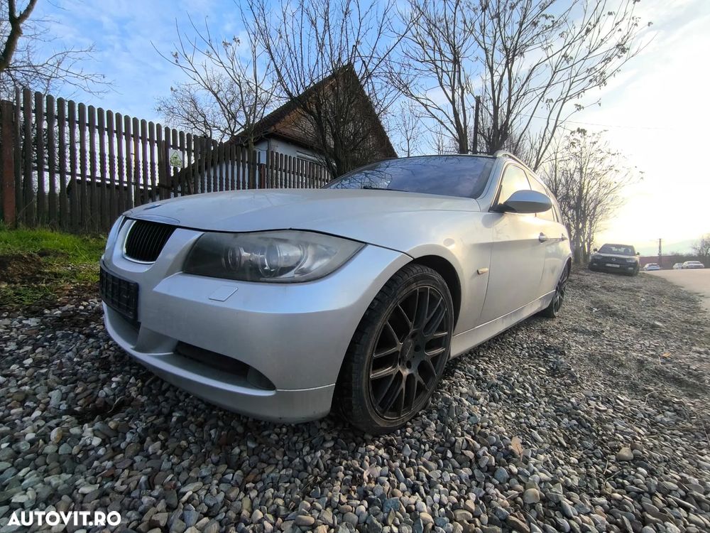 BMW Seria 3 320i Touring - 14