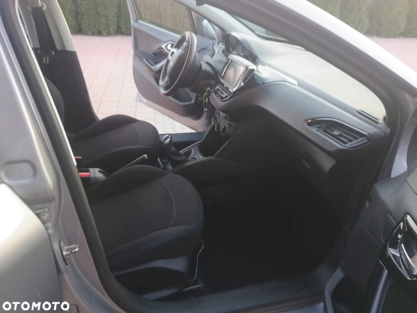 Peugeot 208 - 24