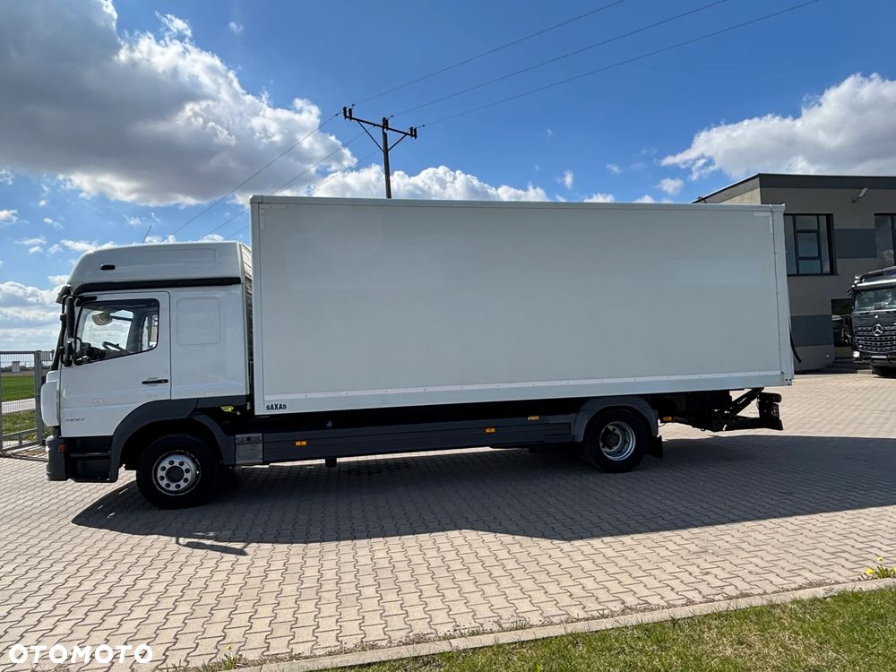 Mercedes-Benz ATEGO 1227 kontener z windą ,  kabina sypialna , webasto, klimatyzacja, niski przebieg , bezwypadkowy. (nie 1224, 1230) - 17