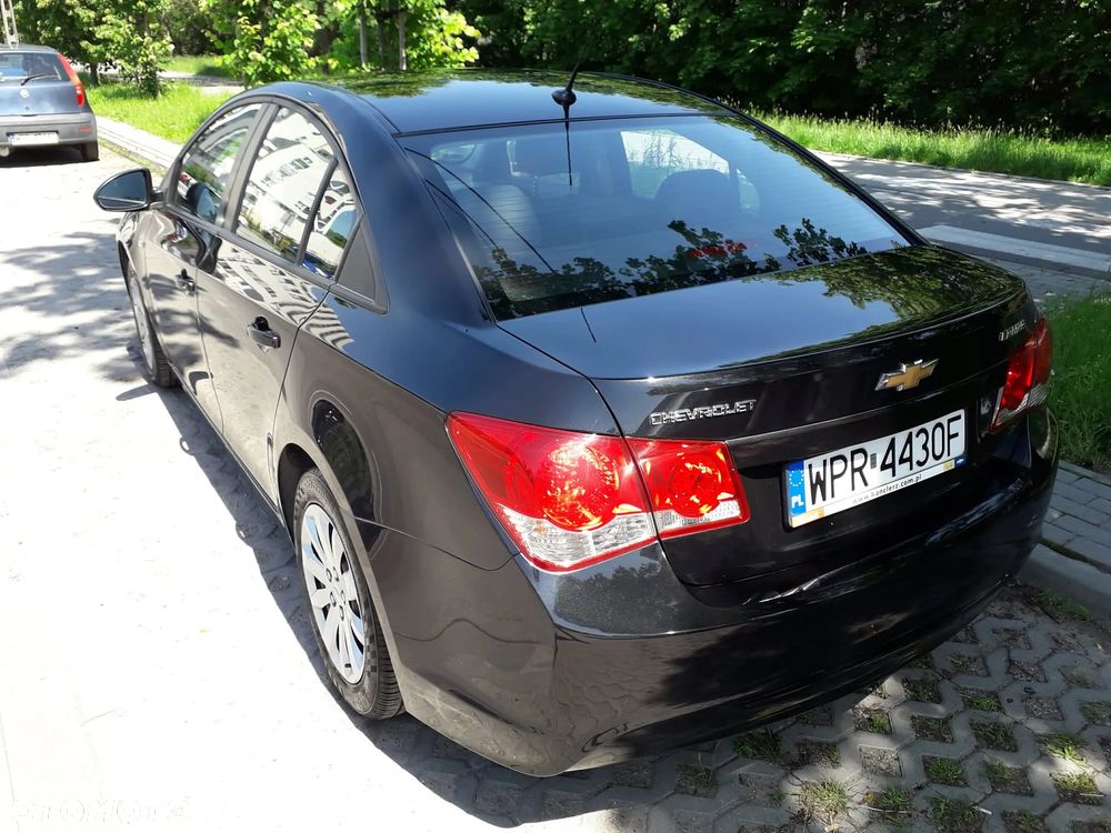 Chevrolet Cruze 1.8 LS+ - 8