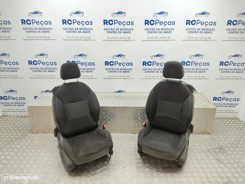 Conjunto Bancos Frontais Frente em Pele e Tecido Citroen DS3 Diesel 2009 - 2016 - 2