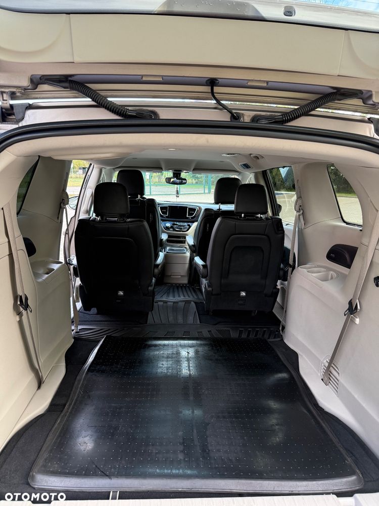 Chrysler Pacifica - 11