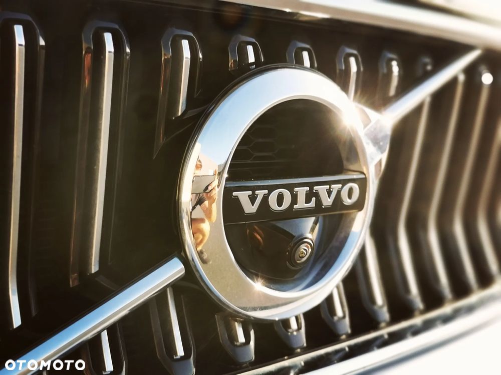 Volvo XC 40 B5 AWD Ultimate Dark - 19